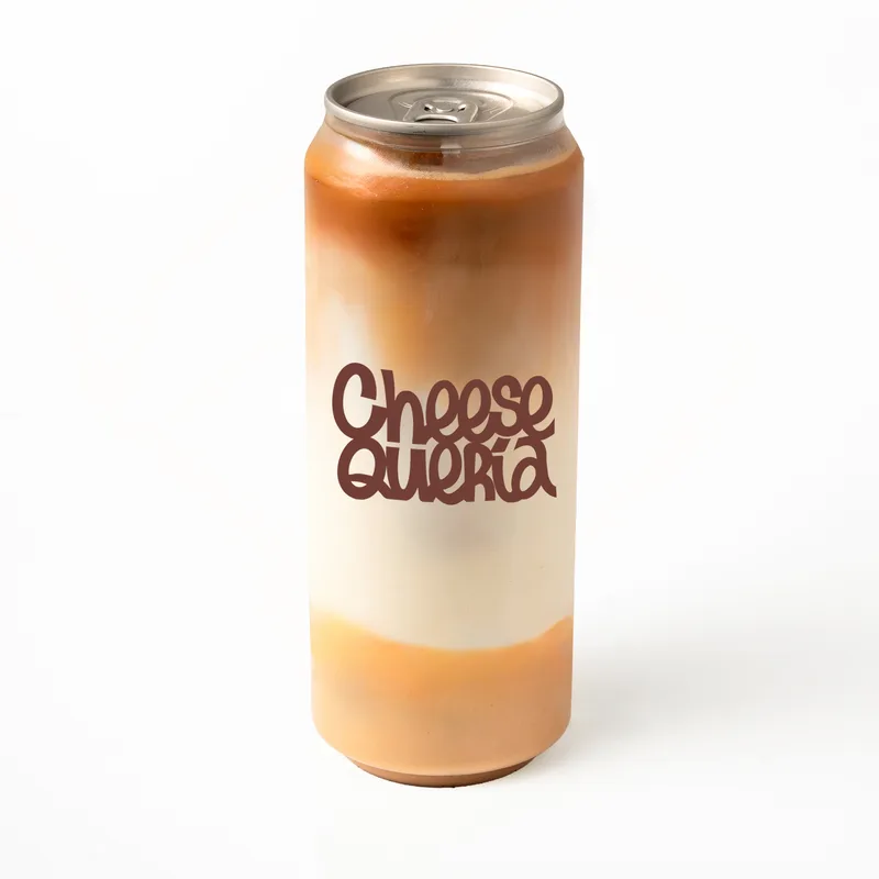 Kinder avellana: café, leche y crema de avellana en el fondo, en lata transparente con el logo de Cheesequería